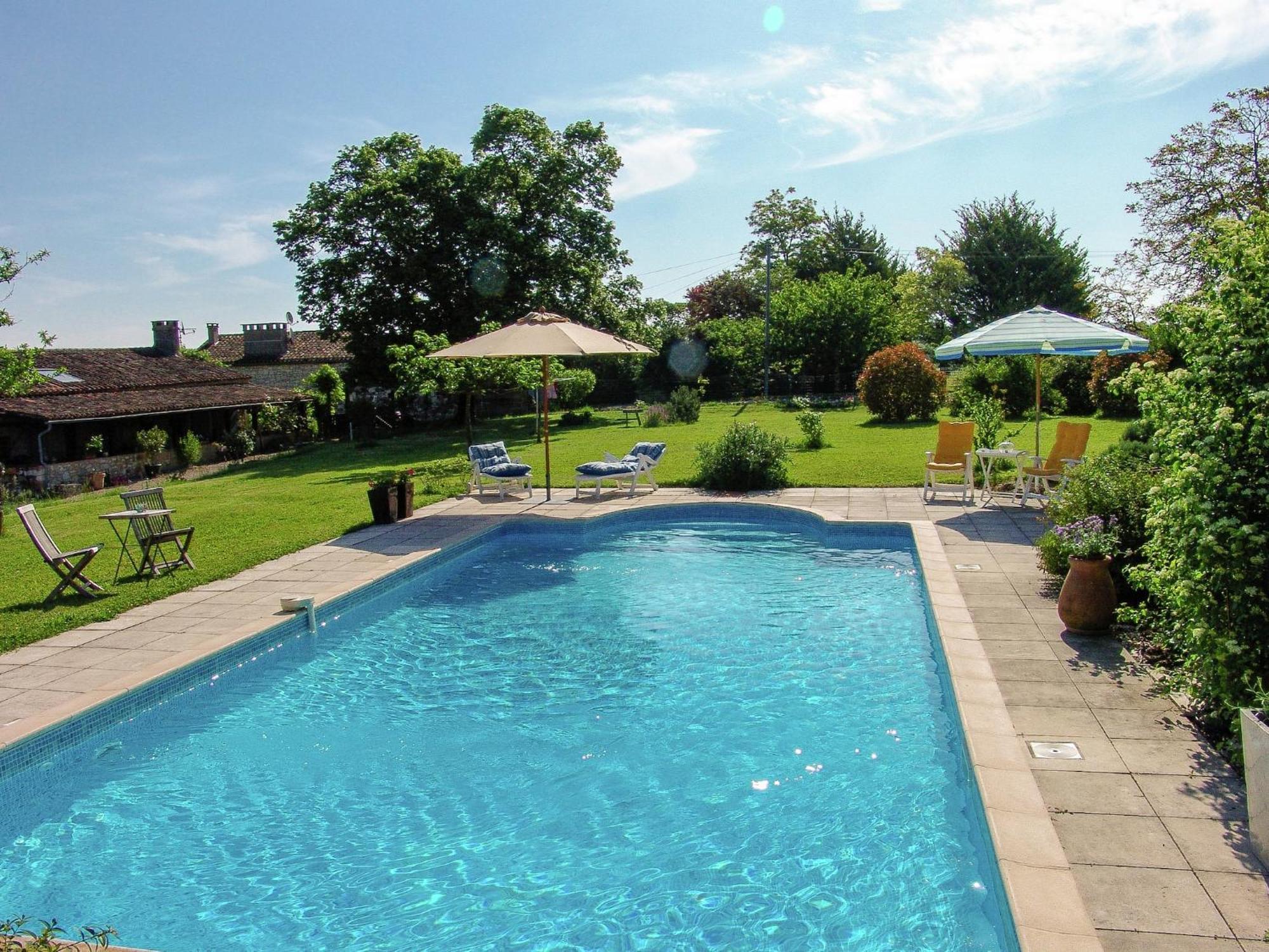 Snug Cottage In Saint Eutrope De Born With Pool Exterior foto